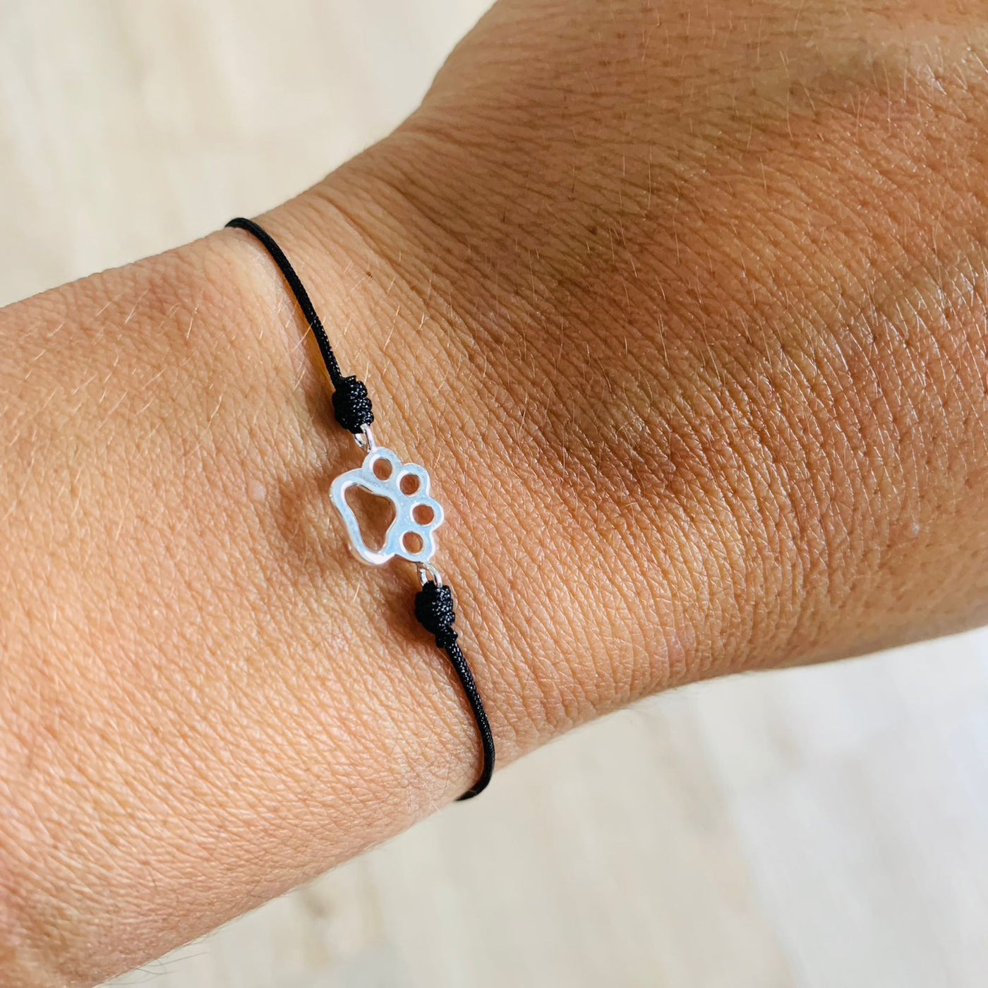 Pulsera Ajustable Paw Print - Hilo Negro