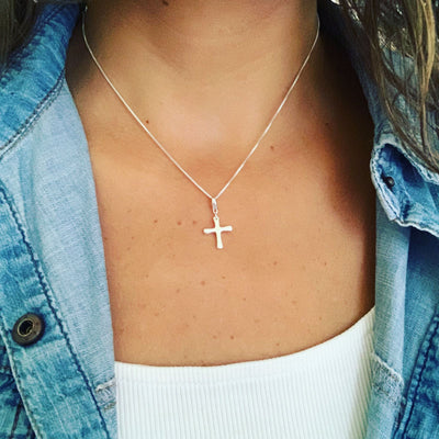 Collar Cruz con broche